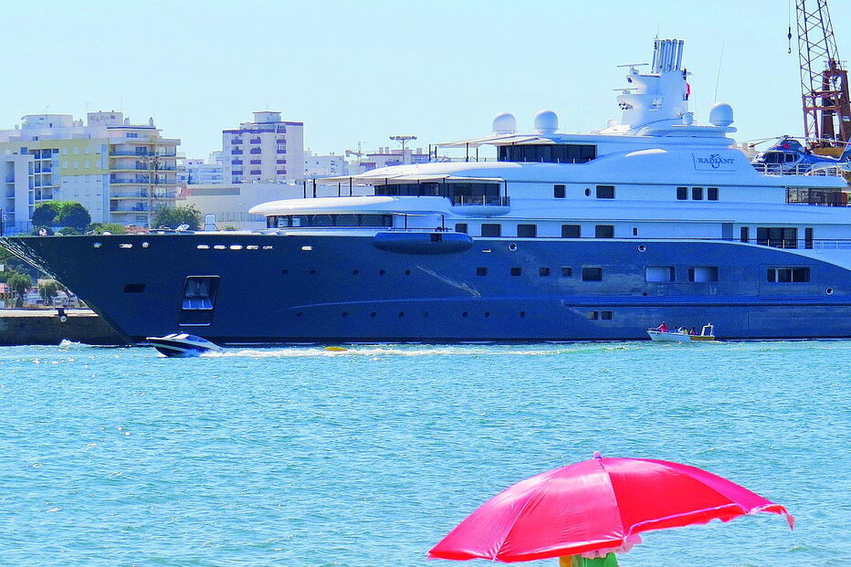 Projeto de dragagem no rio Arade quer alargar o canal de navegação
