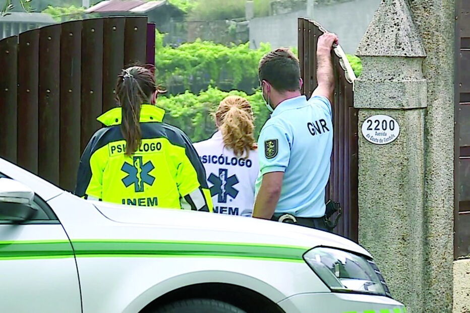 Obriga ‘ex’ a vê-lo mutilar os genitais do namorado 