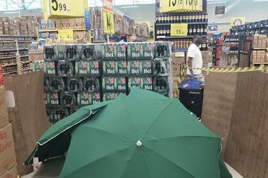 Manoel Moisés morreu no Carrefour e corpo foi tapado com caixas e guarda-chuvas