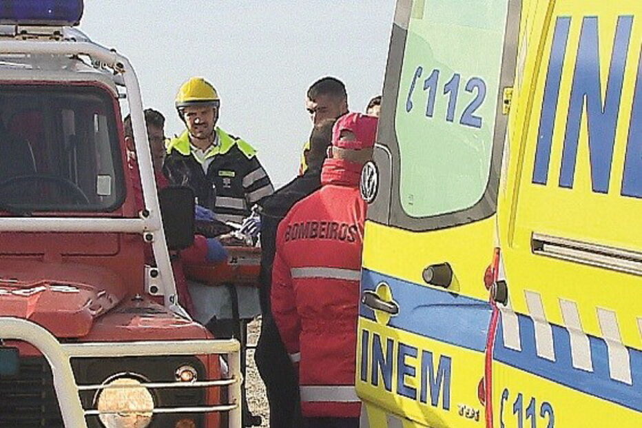 Bombeiros e INEM foram ao local  