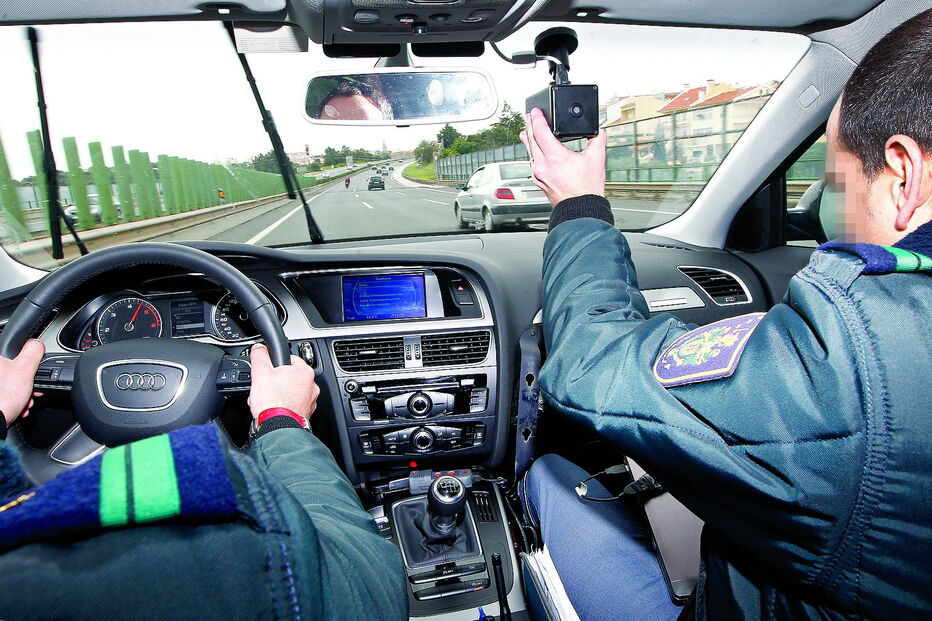 Carro com radar da GNR apanhou a advogada a 167 km/h e perseguiu-a. Um dos militares ficou ferido ao tentar travar a fugitiva