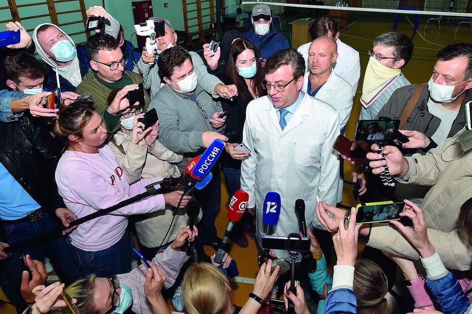 Médicos começaram por recusar a transferência de Navalny, afirmando que o estado de saúde do opositor não permitia a viagem 