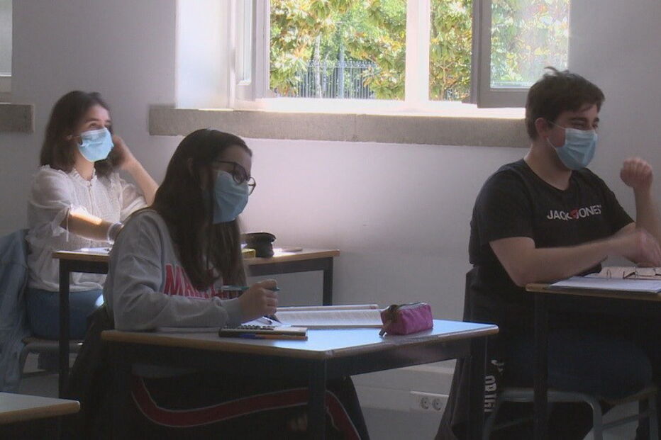 Alunos de risco com aulas a partir de casa devido à Covid-19
