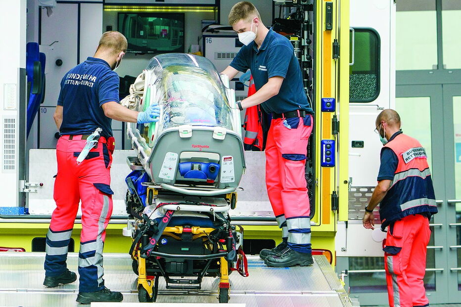 Navalny foi transferido num avião-hospital até Berlim, e está agora internado no Hospital Universitário Charité