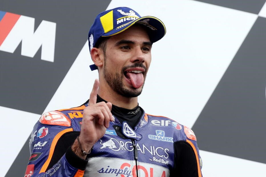 As imagens de emoção e felicidade de Miguel Oliveira na primeira vitória de sempre no MotoGP