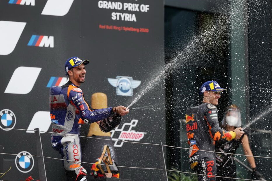 As imagens de emoção e felicidade de Miguel Oliveira na primeira vitória de sempre no MotoGP