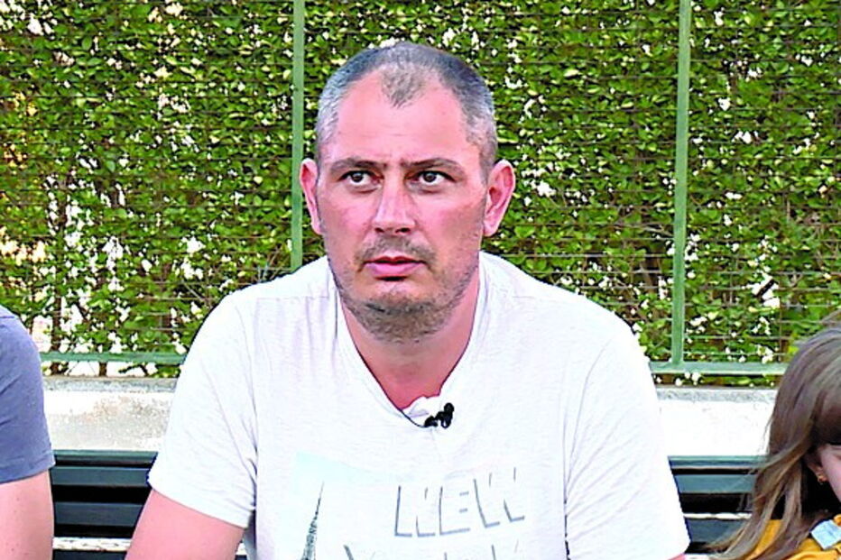 Adrian pede justiça. Para ele e para todos os que morreram no lar 