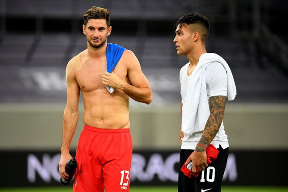 Lucas Alario (à esquerda) tem 27 anos
