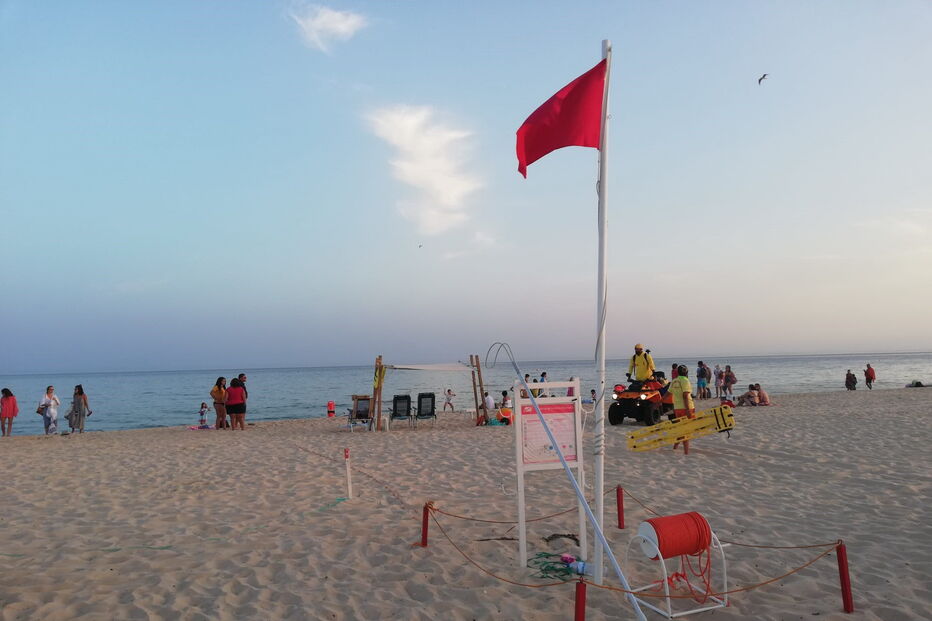 Bandeira vermelha em praias de Monte Gordo