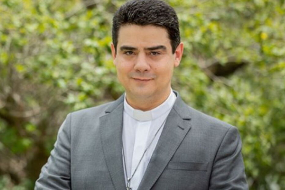 Padre brasileiro desvia 20 milhões de euros por mês ao fiéis