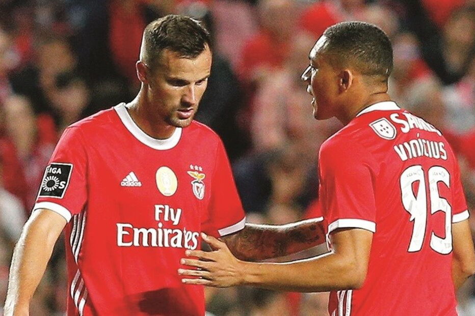 Seferovic e Vinícius vão continuar a ser a primeira opção para Jorge Jesus na pré-eliminatória da Liga dos Campeões