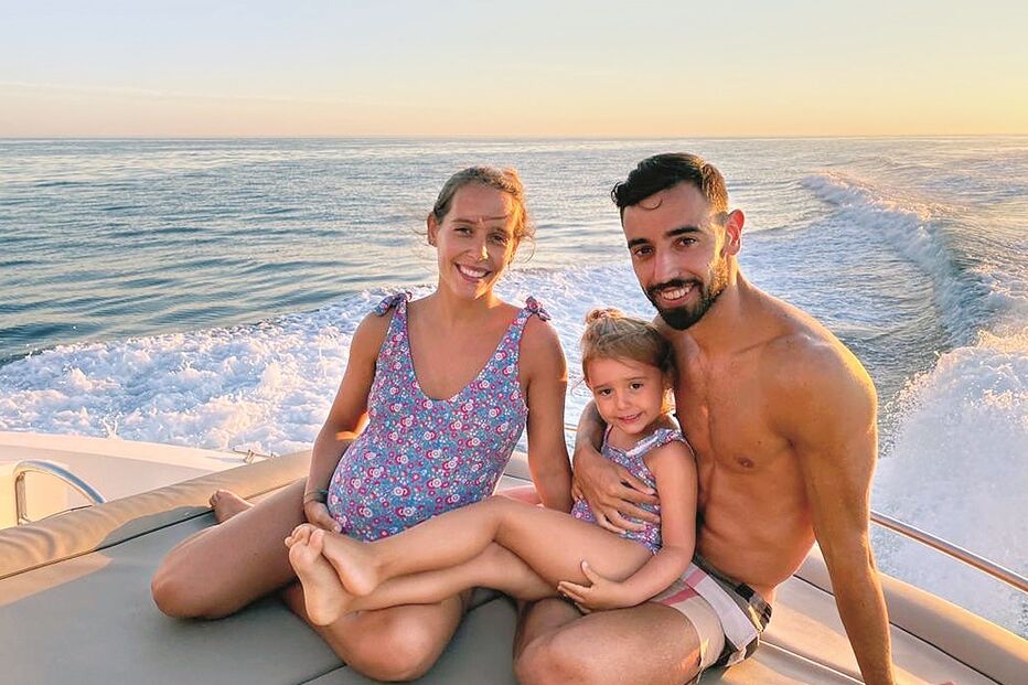 Jogador ao lado da mulher, Ana Pinho, que está grávida de 9 meses, e da filha Matilde, de 3 anos 