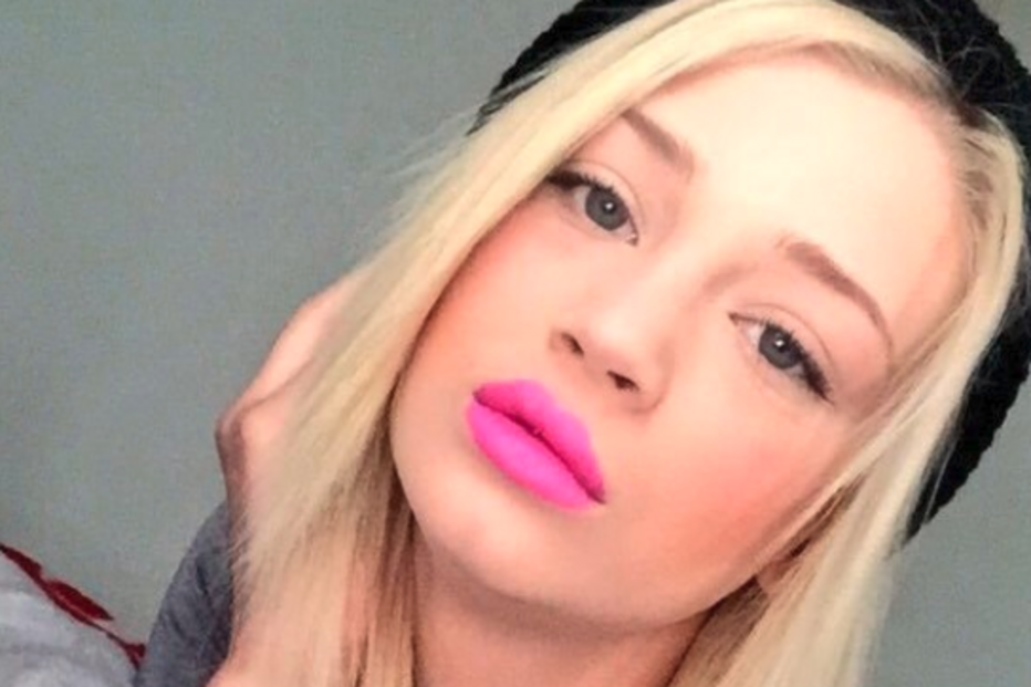 Lauren é conhecida como Aubrey Gold na indústria pornográfica. Fez mais de 30 filmes