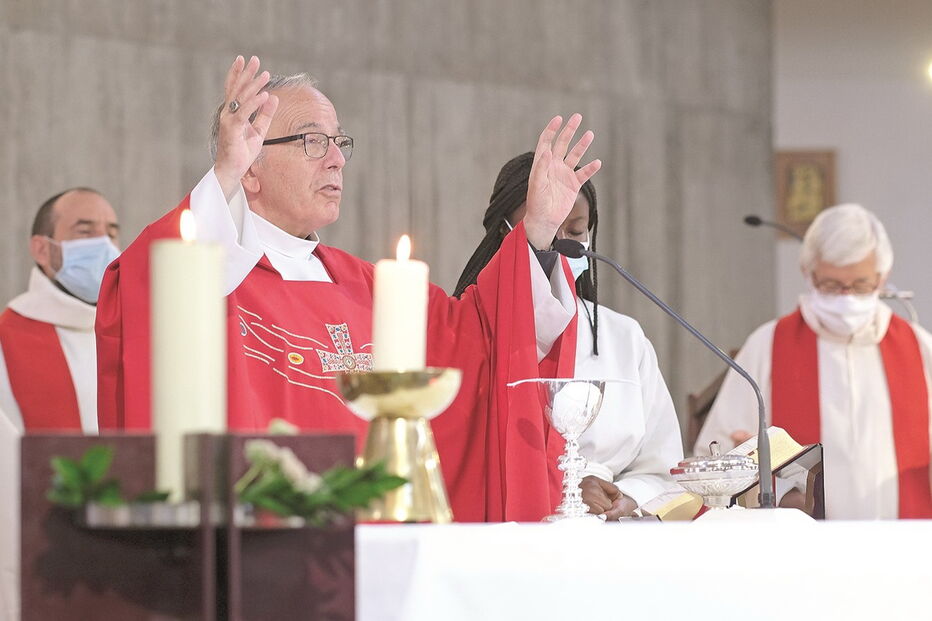 Cardeal-Patriarca, D. Manuel Clemente, presidiu a missa festiva em Paço de Arcos - a Igreja Católica continua a combater a despenalização da morte assistida