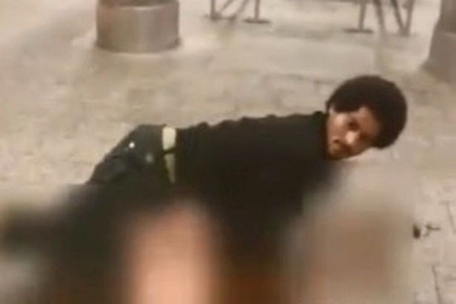 2020-08-30_20_11_41 1_Hunt-for-man-filmed-trying-to-rape-screaming-woman-25-on-subway-platform-before-being-chased-awa.jpg