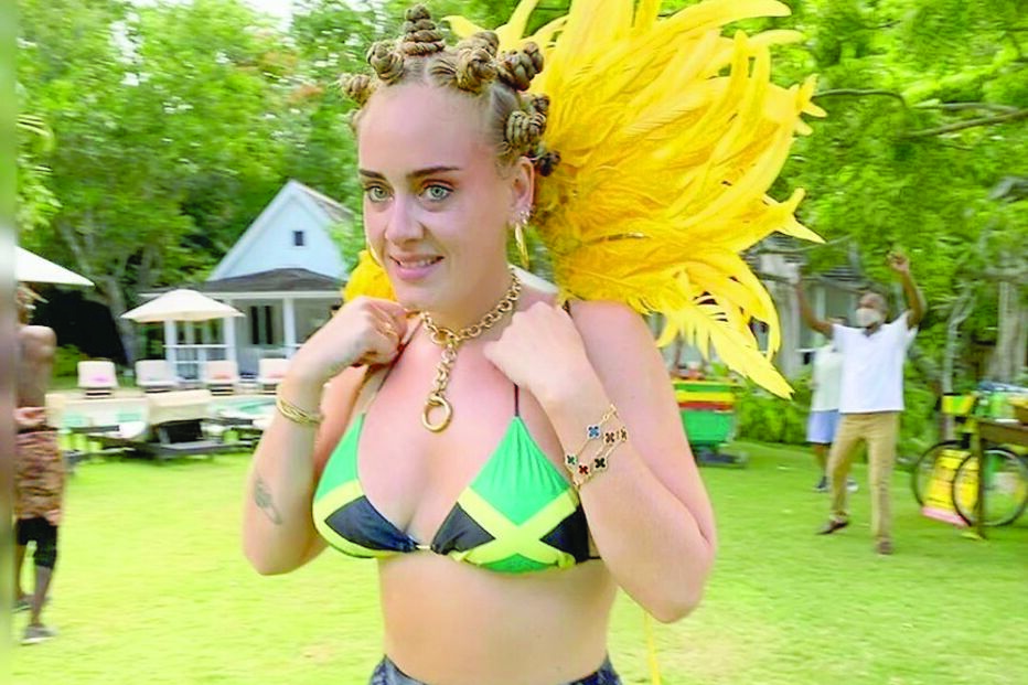 Adele arrasa em biquíni