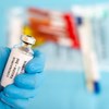 Funcionário de hospital destrói 500 doses da vacina contra o coronavírus