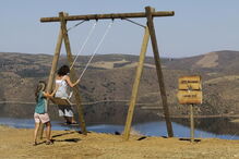 Miradouro de São Lourenço, na freguesia de Felgar, onde a atração principal é um baloiço