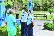 Marcelo Rebelo de Sousa mergulha em ribeira algarvia