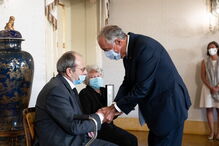 Os pais Ofélia e Carlos Paião receberam as insígnias