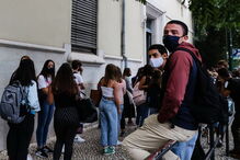 Aglomeração na Secundária Infanta Dona Maria, Coimbra