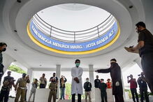 Roni foi chicoteado 52 vezes num edifício público