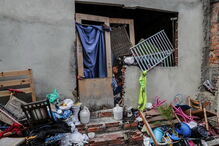 No centro de Lisboa ainda há quem não tenha luz e despeje dejetos na rua