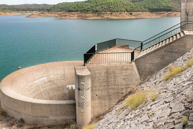 Santa Clara, no rio Mira, concelho de Odemira, regista 42%. A média para esta barragem, nesta altura do ano, é de 72% 