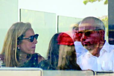 Alexandra Borges vive paixão à beira-rio 