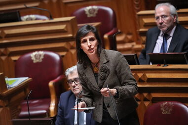 Jamila  Madeira cede lugar de deputada ao companheiro