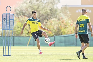 Benfica e outros três clubes portugueses têm jogadores diagnosticados com  Covid-19, futebol português