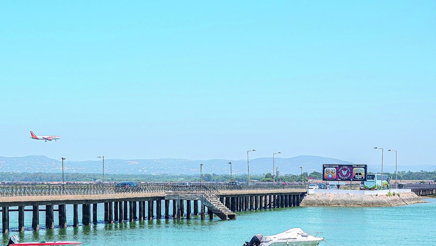 Obra de construção de nova ponte de acesso à Praia de Faro tem um prazo de execução previsto de 18 meses