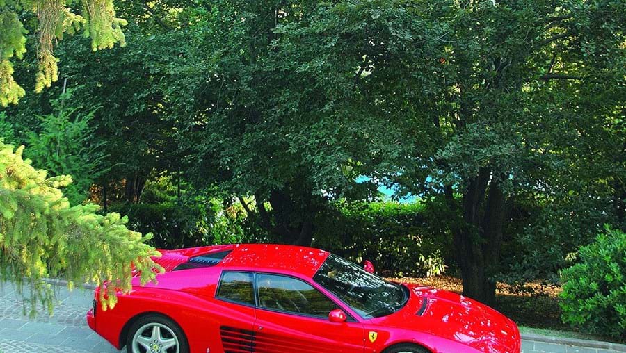 Encarregado de vendas de bens penhorados comprou um Ferrari por 30 euros. Estava avaliado em 15 mil euros  