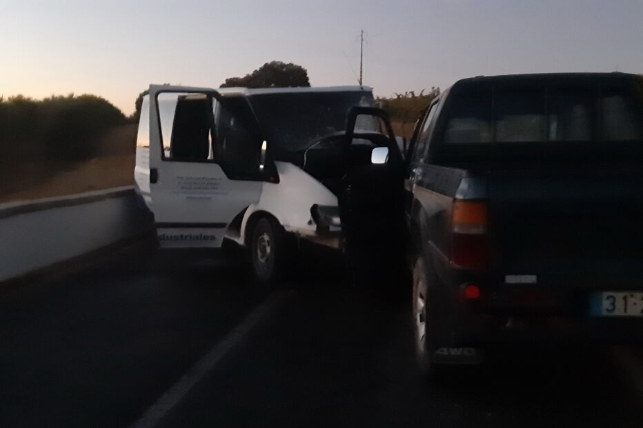 Colisão entre carro e carrinha de mercadorias faz sete feridos em Serpa