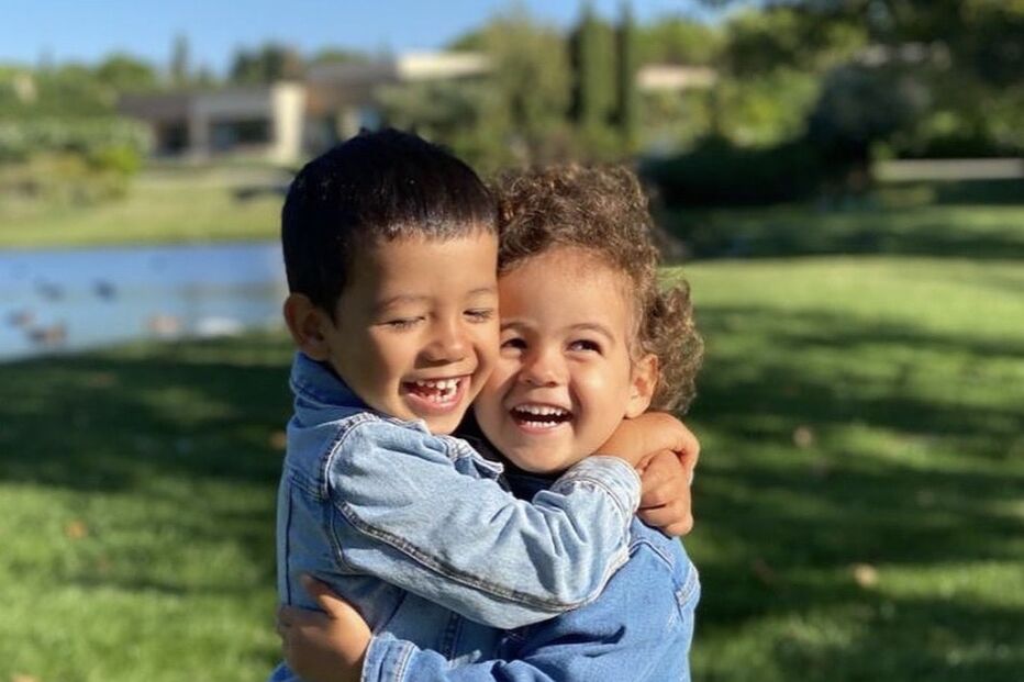 Mateo e Alana Martina