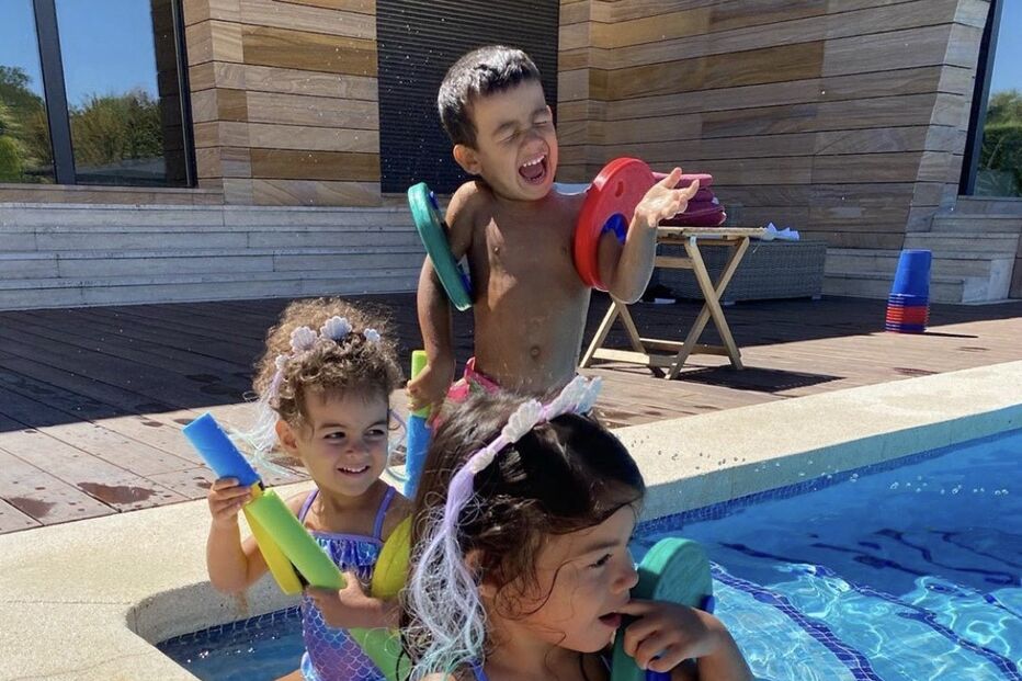 Os gémeos Mateo e Eva e Alana