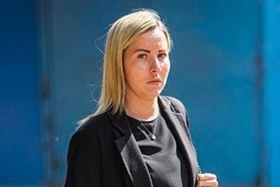 Professora casada tem relações sexuais com aluno de 15 anos e diz-lhe que pode estar grávida