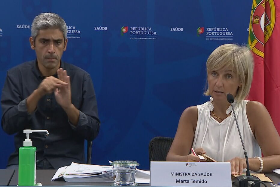 Dois enfermeiros e três assistentes com coronavírus na Maternidade Alfredo da Costa, confirma Marta Temido