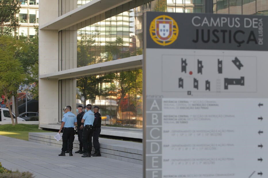 Operação policial em julgamento de Rui Pinto