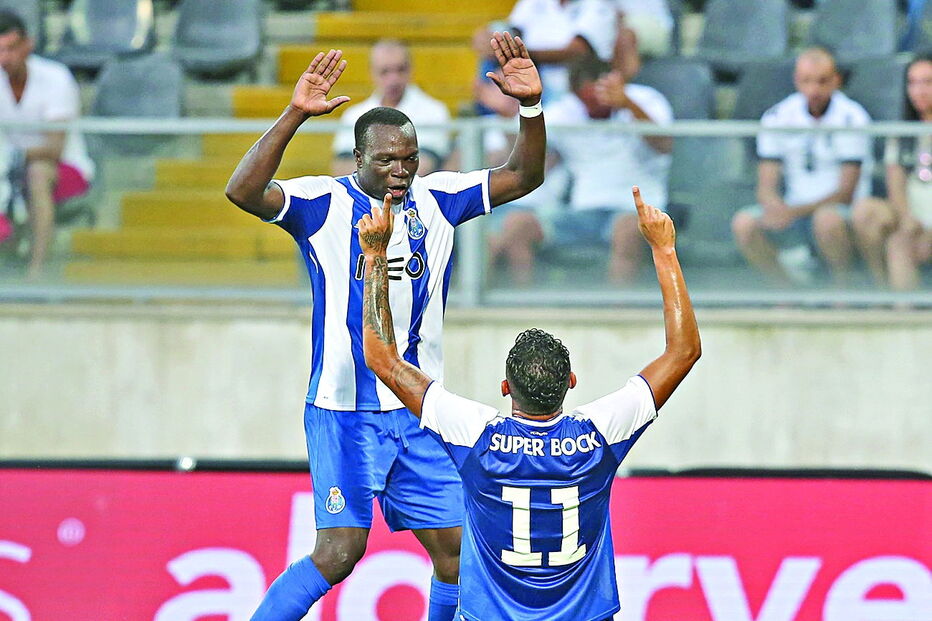 Aboubakar e Soares (de joelhos) estão no mercado