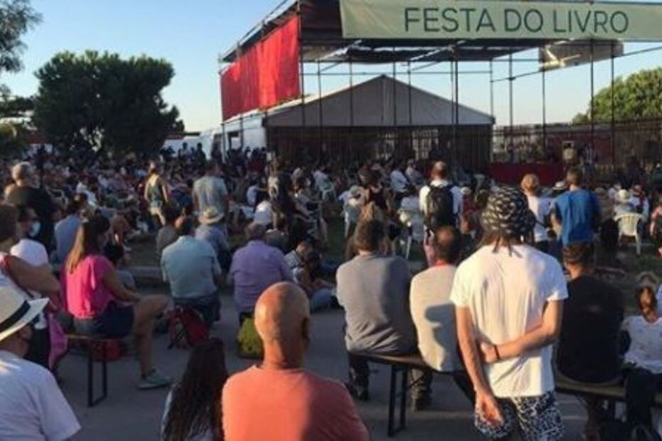 Público a assistir à atuação do humorista na festa do Avante! 