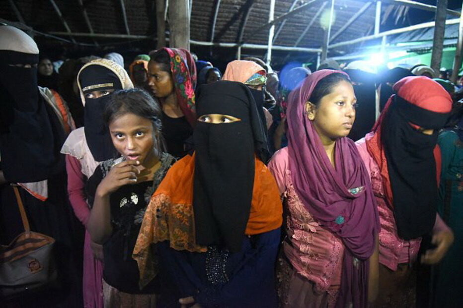 Quase 300 refugiados rohingya desembarcam na Indonésia