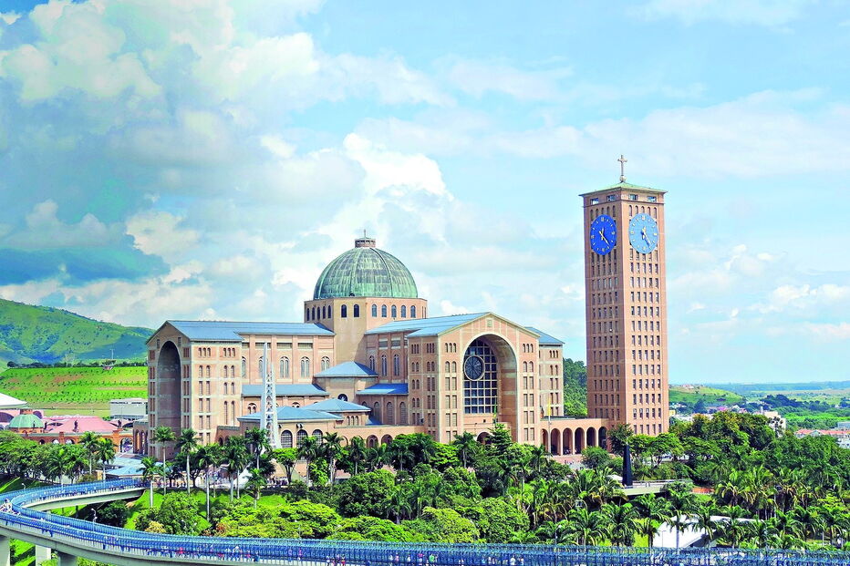 Senhora da Aparecida (Brasil) - 13 milhões de visitantes  por ano 