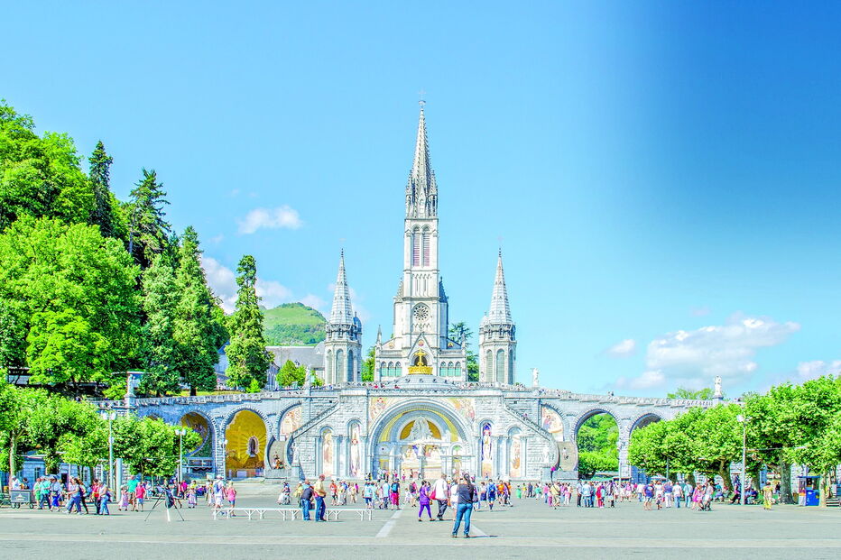 Senhora de Lourdes (França) - 4 milhões de visitantes por ano 