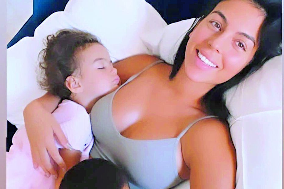 Georgina Rodríguez partilha os momentos com os filhos de Cristiano Ronaldo nas redes sociais e encanta os milhões de seguidores 
