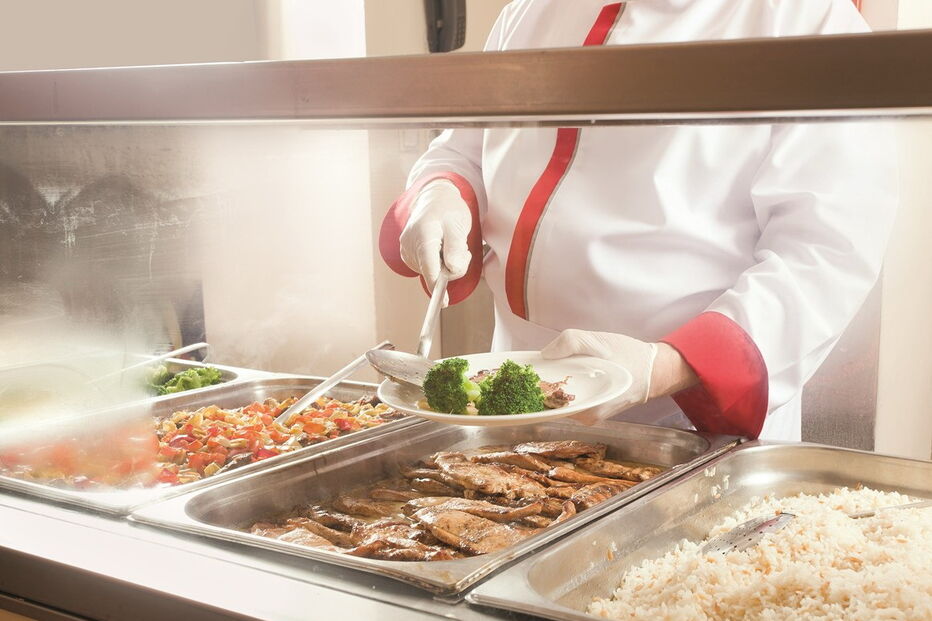 Normas de distanciamento impõem redução para metade do número de alunos por mesa 