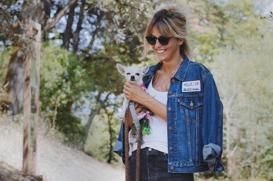 Jessica Athayde com os cães