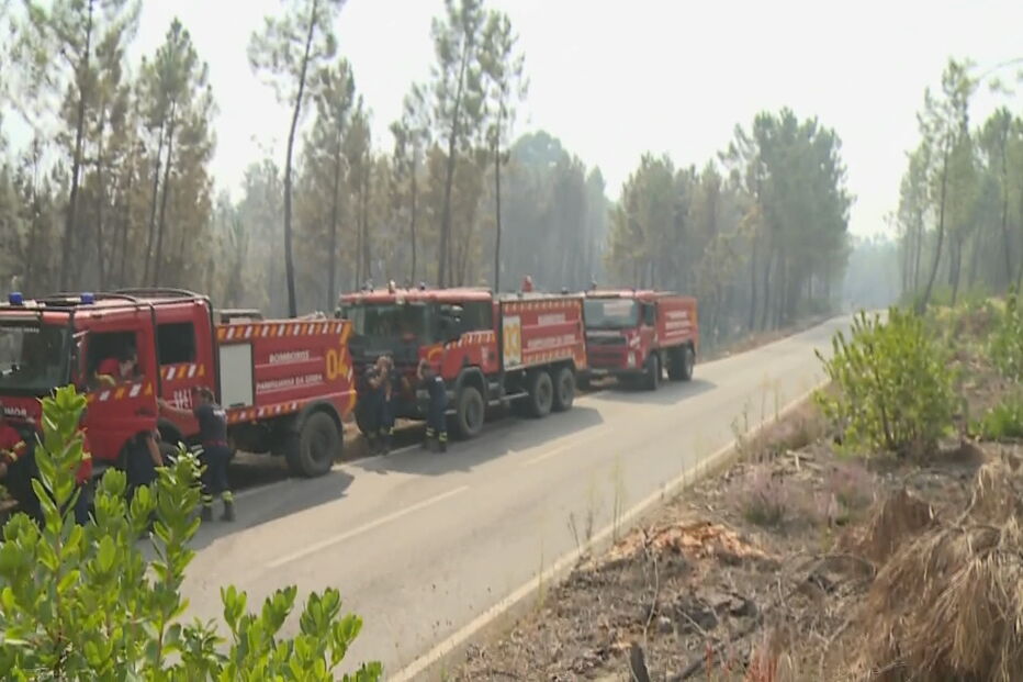 Bombeiros no incêndio de Proença-a-Nova