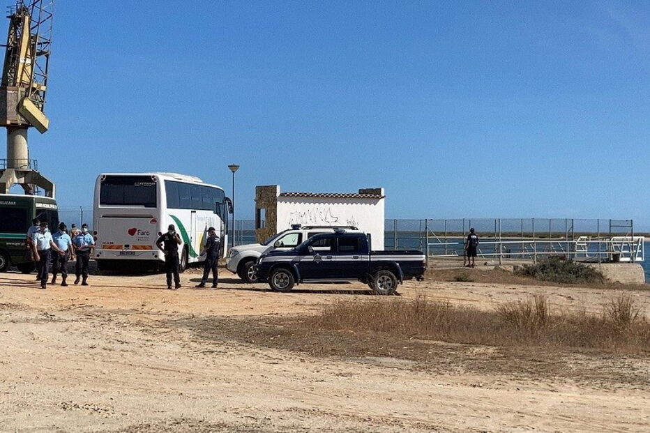 Três dezenas de ilegais desembarcam na ria Formosa no Algarve	