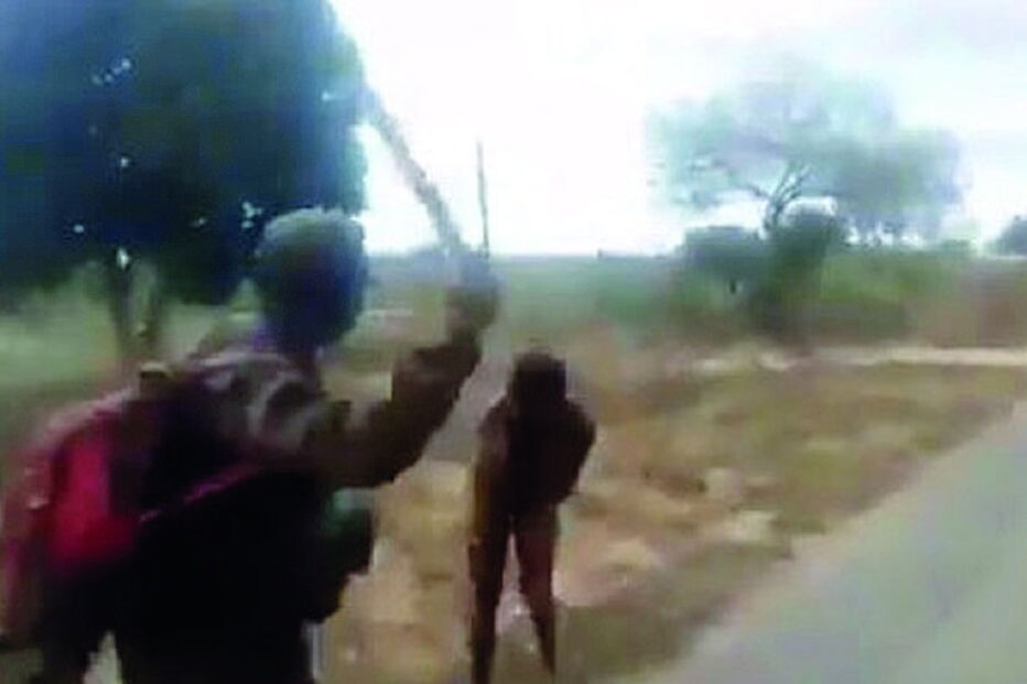Vídeo de execução de mulher nua choca Moçambique 